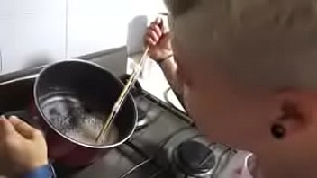 mexicana cachonda haciendo caramelo