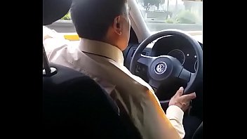 Mi novia se quita el hilo en el taxi