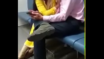 desi gf smooching in metro